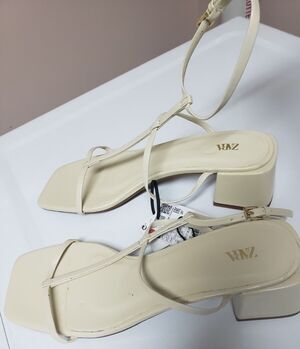 Zara Women’s Beige Strappy Block Heel Open Square Toe Shoes Size 40 NWT